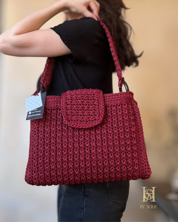 ⁦CHIC AND PRACTICAL HANDBAG حقيبة عملية و انيقة⁩ - الصورة ⁦2⁩