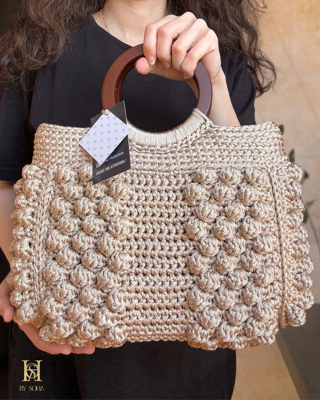 حقيبة مع يد خشبية Bag with wooden handle