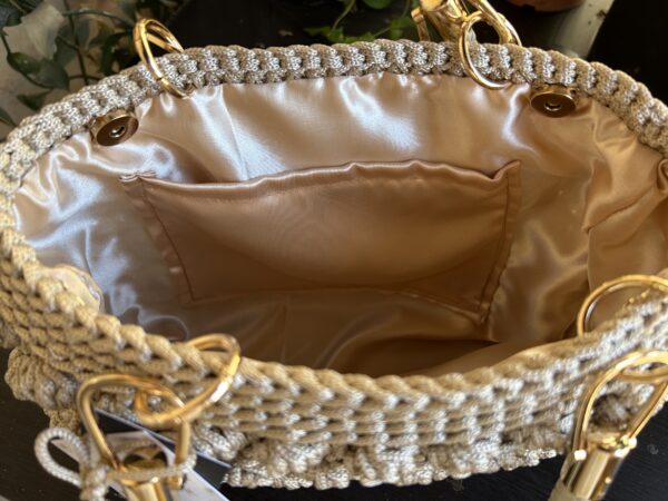 ⁦حقيبة فاخرة و انيقة Luxury and elegant bag⁩ - الصورة ⁦6⁩