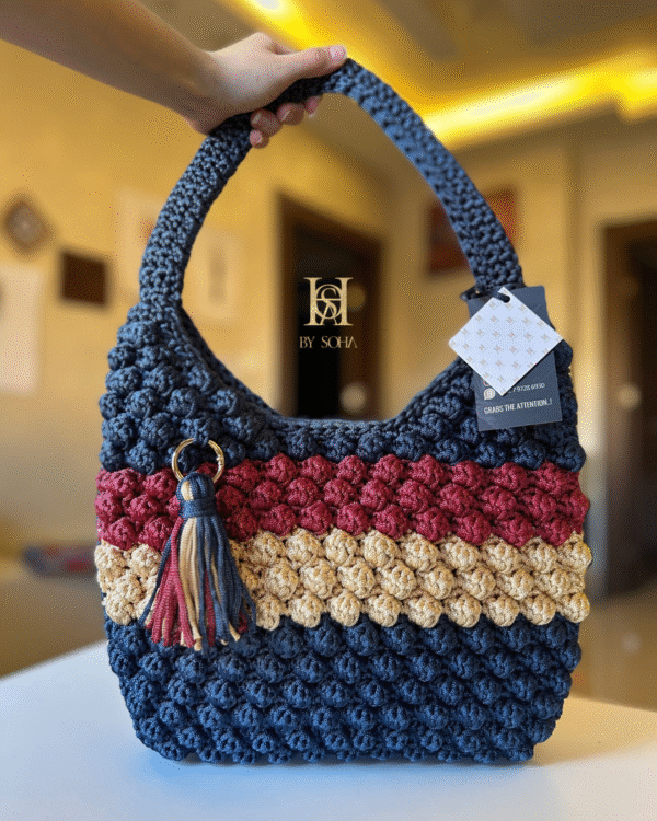 ⁦حقيبة عملية بتصميم عصري Practical bag with a modern design⁩ - الصورة ⁦4⁩