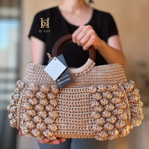 حقيبة بالعرض مع يد خشبية bag with wooden handle