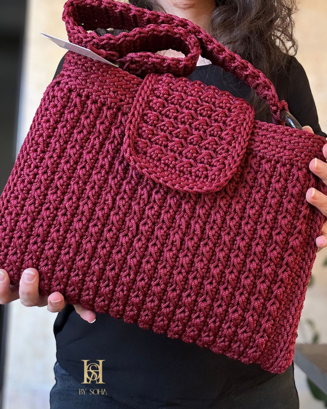 CHIC AND PRACTICAL HANDBAG حقيبة عملية و انيقة
